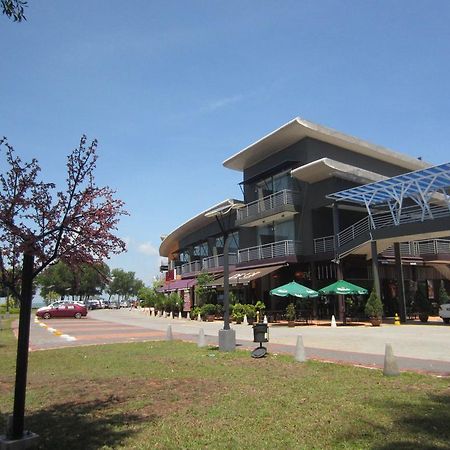 Waterfront Boutique Hotel Порт-Диксон Экстерьер фото
