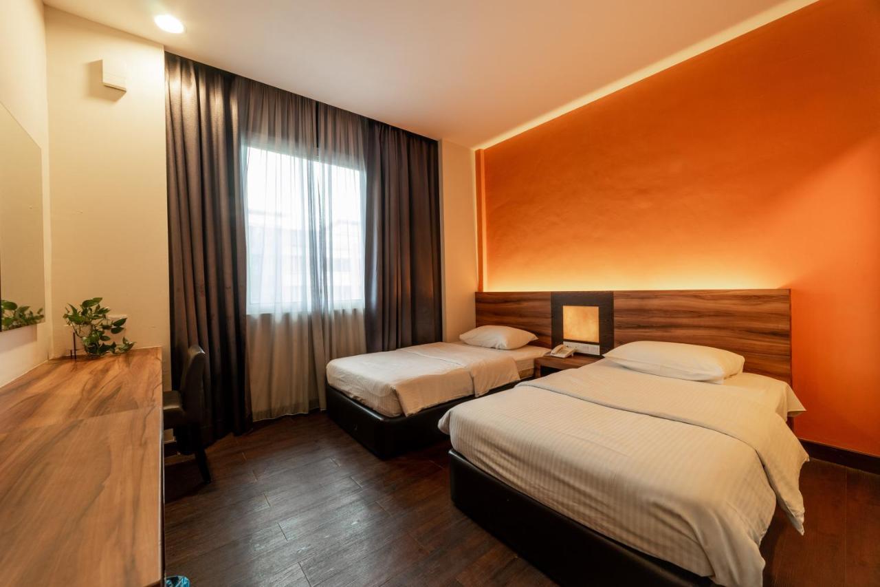 Waterfront Boutique Hotel Порт-Диксон Экстерьер фото