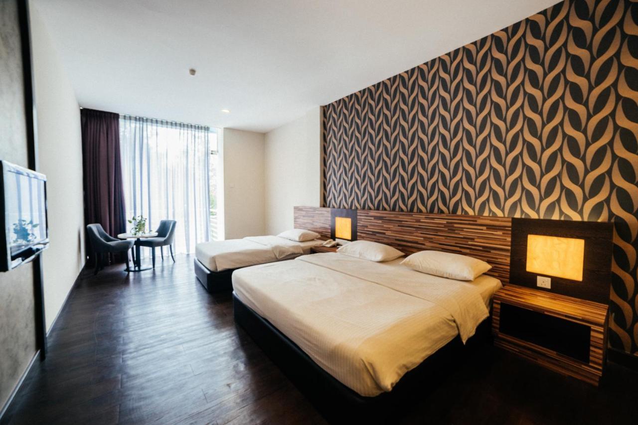 Waterfront Boutique Hotel Порт-Диксон Экстерьер фото