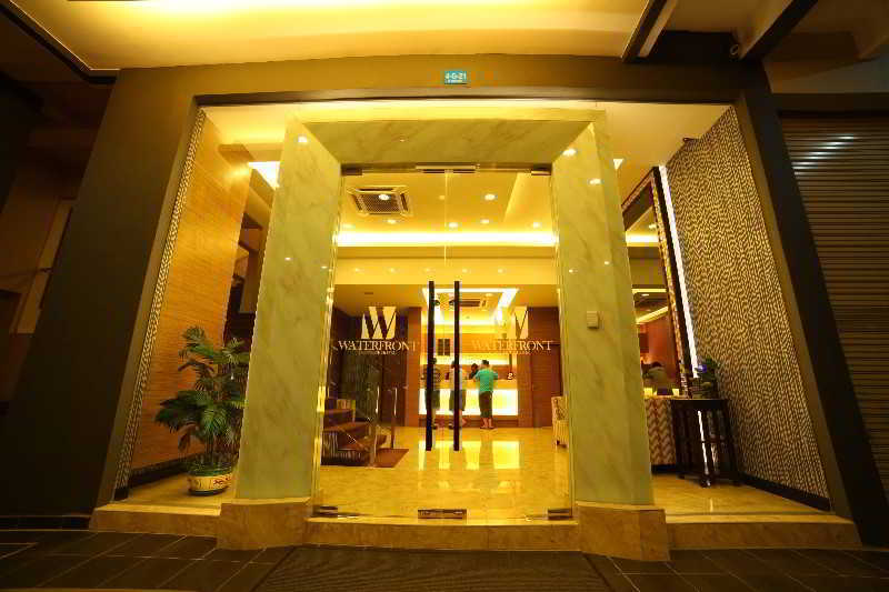 Waterfront Boutique Hotel Порт-Диксон Экстерьер фото