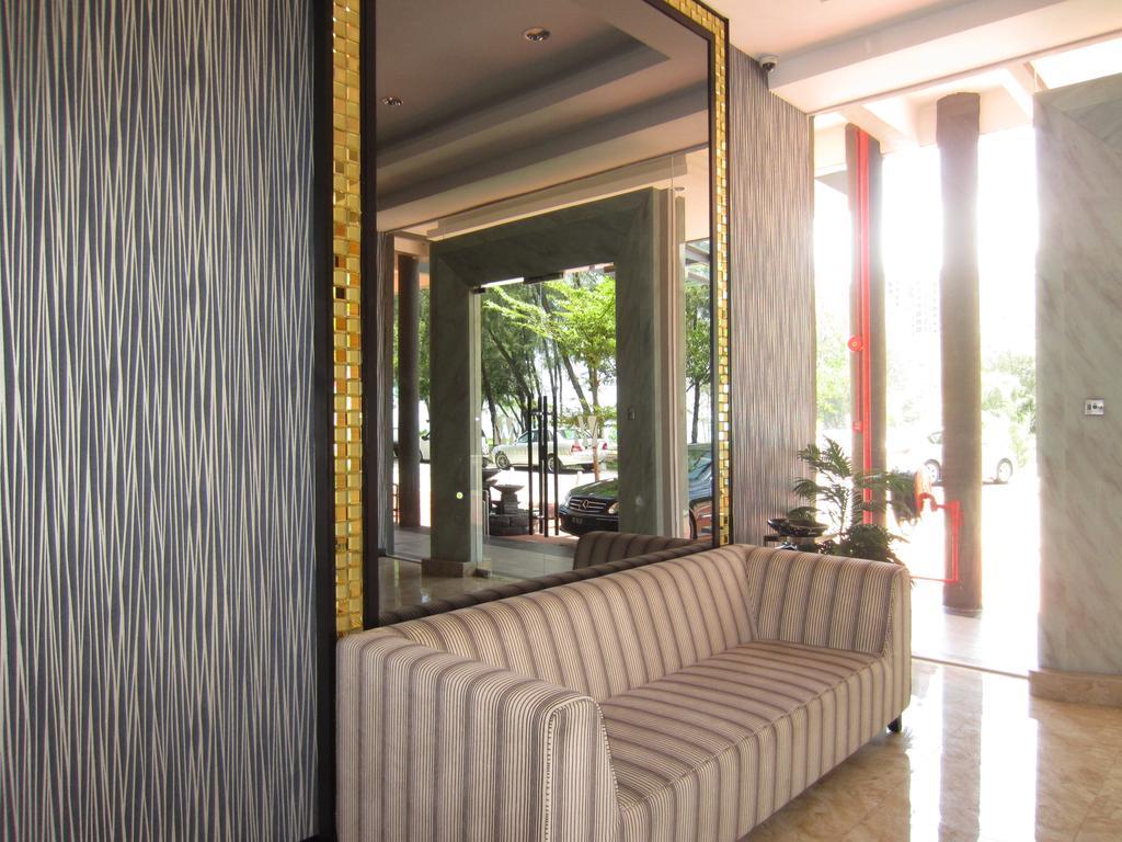 Waterfront Boutique Hotel Порт-Диксон Экстерьер фото