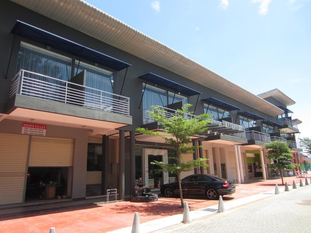 Waterfront Boutique Hotel Порт-Диксон Экстерьер фото