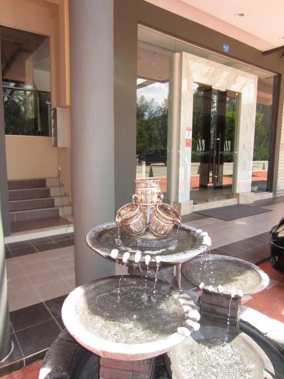 Waterfront Boutique Hotel Порт-Диксон Экстерьер фото