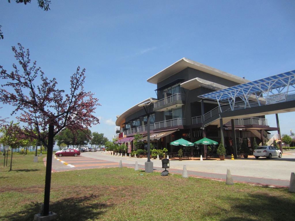 Waterfront Boutique Hotel Порт-Диксон Экстерьер фото