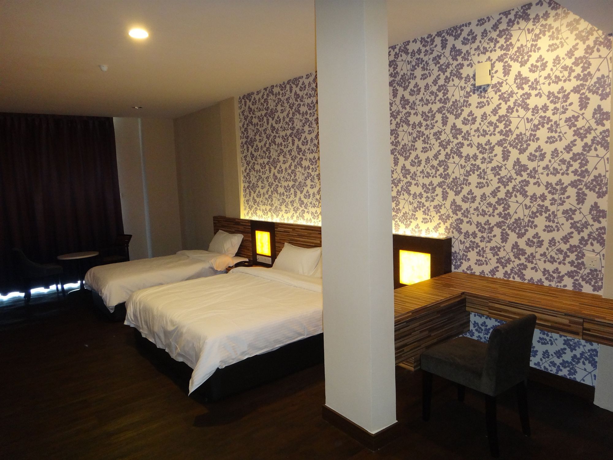 Waterfront Boutique Hotel Порт-Диксон Экстерьер фото