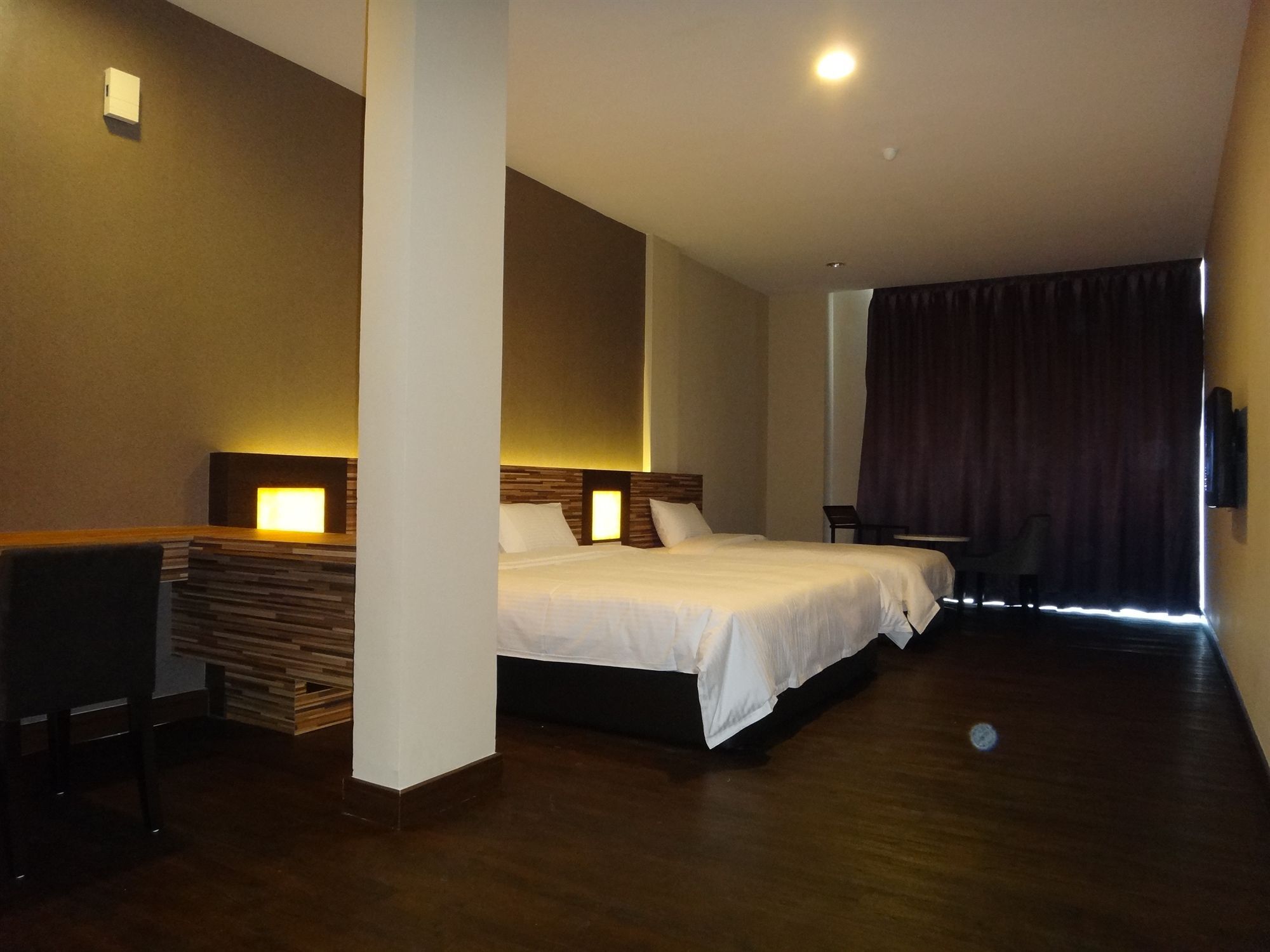 Waterfront Boutique Hotel Порт-Диксон Экстерьер фото